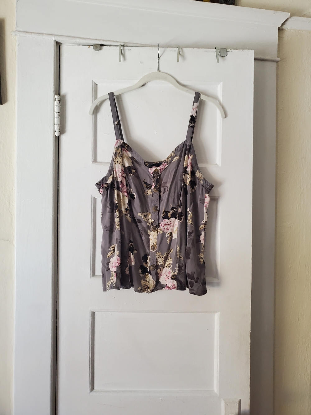 Torrid Gray Floral Cami Top Size 0 - Picture 7 of 9